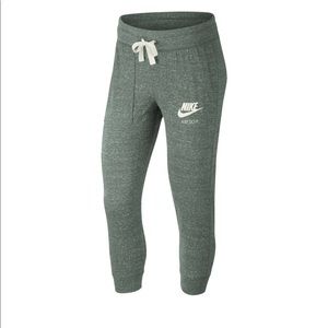 Nike Gym Vintage Lightweight Jogger Capri’s
